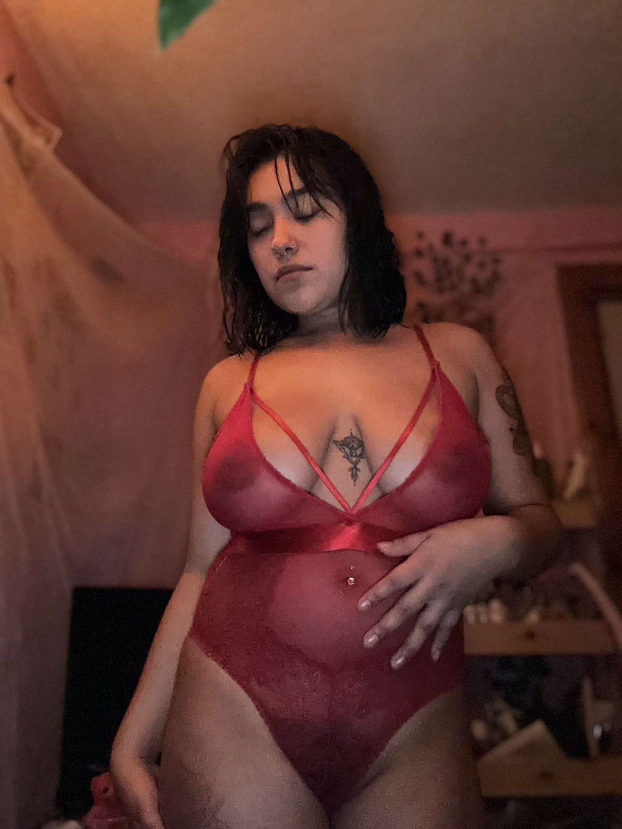 goonermxmafia's tweet photo. Part 2 of Alice and her big tits https://t.co/2E725JmovN