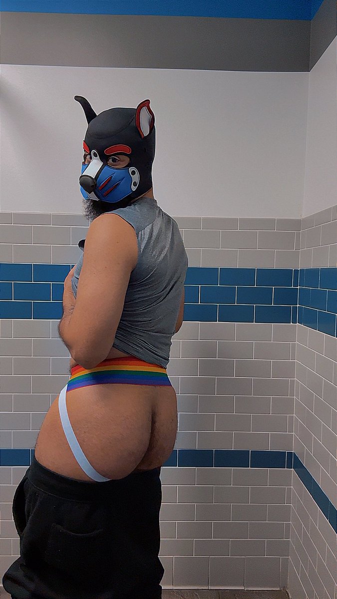 Biscuitlatenite's tweet photo. Wanna meet puppy in the locker room ?🐶😜 https://t.co/fCiUxCi4Ms