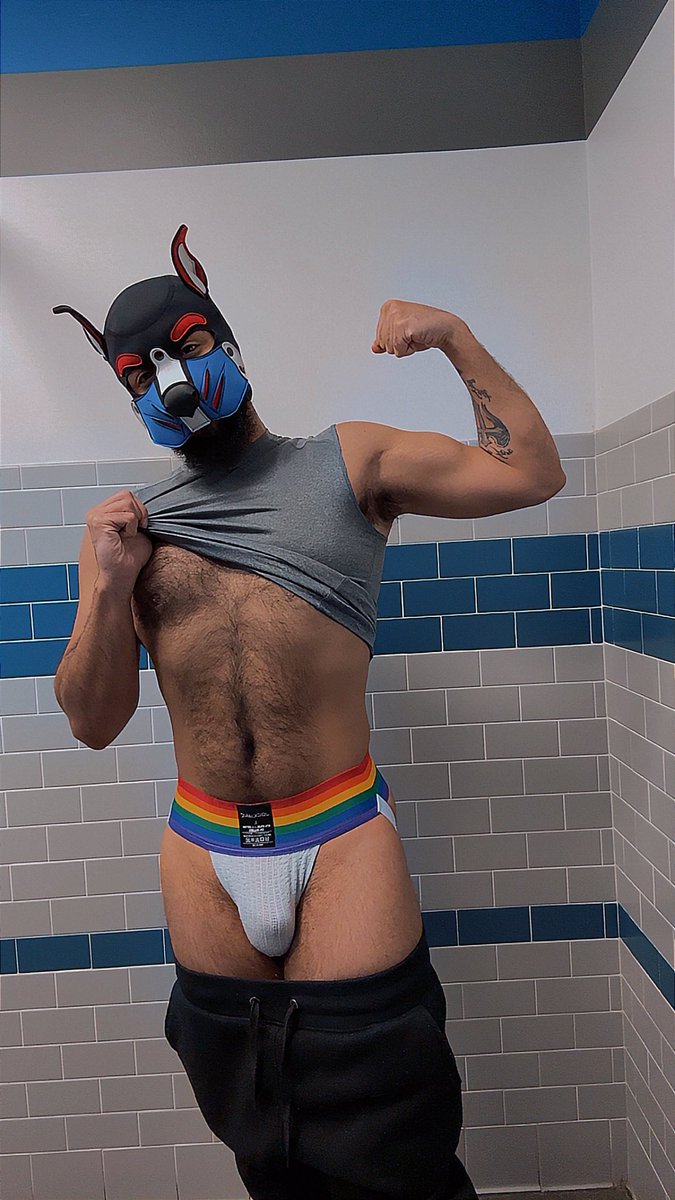 Biscuitlatenite's tweet photo. Wanna meet puppy in the locker room ?🐶😜 https://t.co/fCiUxCi4Ms