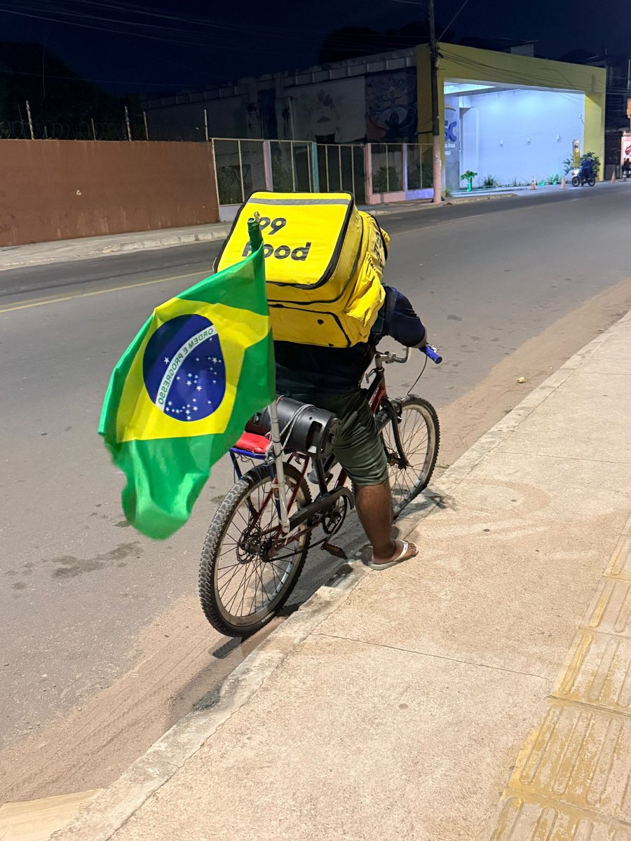 brunnocolares's tweet photo. Enquanto isso em Macapá… https://t.co/98pJEQSRjI