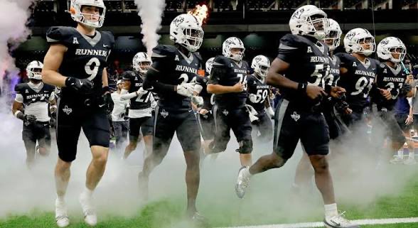 EliWilliams_TB's tweet photo. Thank you @seth_wilson43 for the personal Invite to the @UTSAFTBL game tomorrow! 🔹🔸@CoachTraylor @CoachAshDL @CoachJessLoepp @coachgscott2 @DeralMillerFB #UTSA  #BirdsUp #Roadrunners #UTSAFootball
#210Football #RunTheBirds

@ClemensBuffsFB @scbuffalostrong
@Orchard_RS @2MGE_ @210Preps
@PrepRedzoneTX @PrepRedzone
@iam_alinedouard @GPowersScout
@Coach_Lehnhoff @scbuffalostrong
@BDammone @CoachPawelek
@scclbuffs @KABBFOX29
@CoachCamWeeks @_RL_Martin