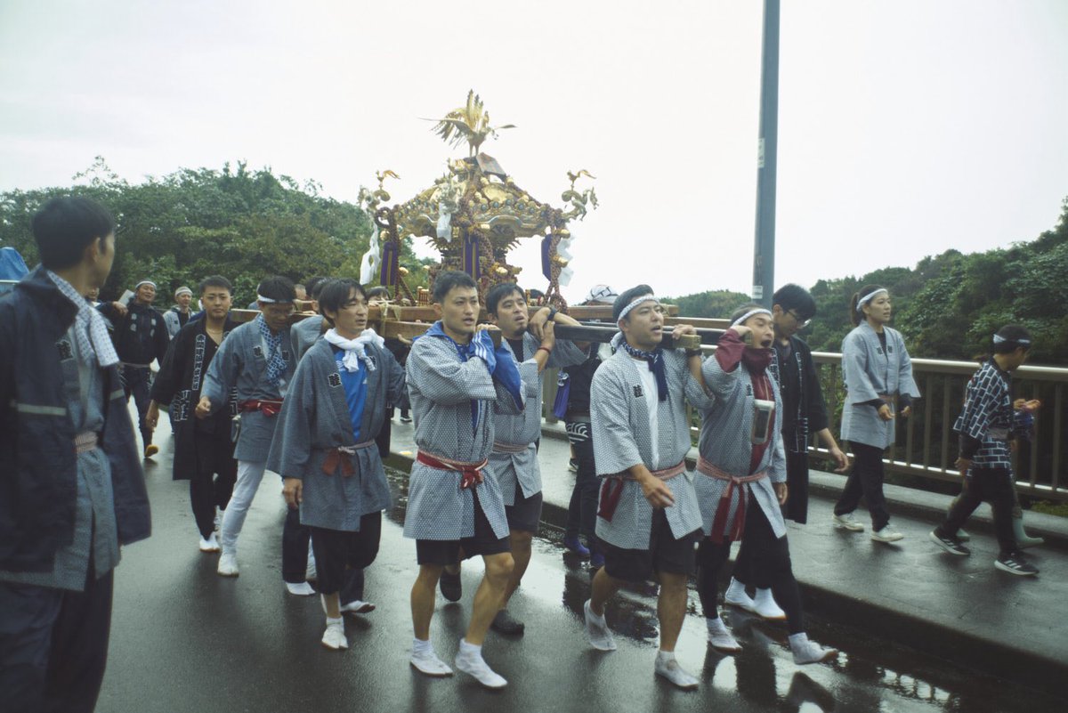 go_sha1113's tweet photo. ⛩️ 令和八年 八丈島 優婆夷宝明神社例祭

🔥 祭まで、あと30日 🔥

11月7日（土） 神輿
11月8日（日） 演芸・夜店・抽選会
11月13日（金） 式典

みんなで一緒に楽しもう！
お祭り協力隊、絶賛募集中🙌 
登録フォームから🏃 
https://t.co/wdKV4pWZRX 
#八丈島 #優婆夷宝明神社 #祭り https://t.co/L7pfP0VevV