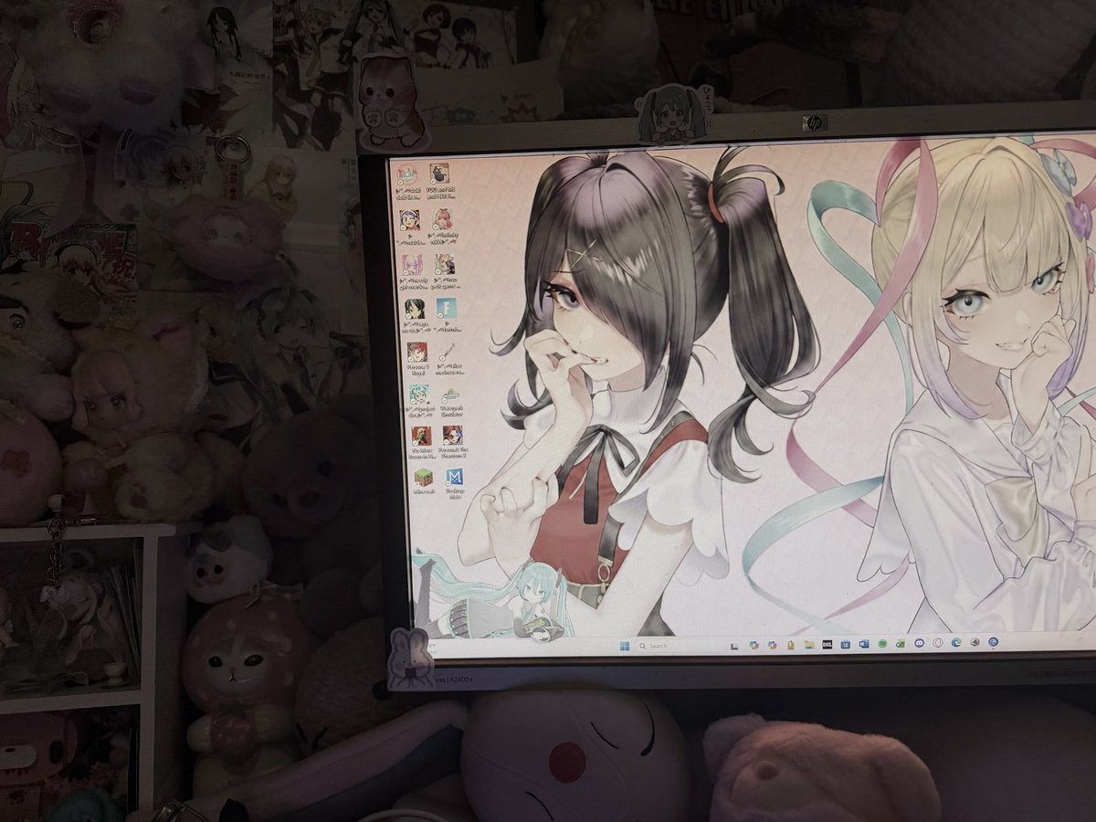 ameisoffline's tweet photo. pc set up as of rn , i had to remove so many games cuz my space was crowded asf https://t.co/8tp8iZKxi6