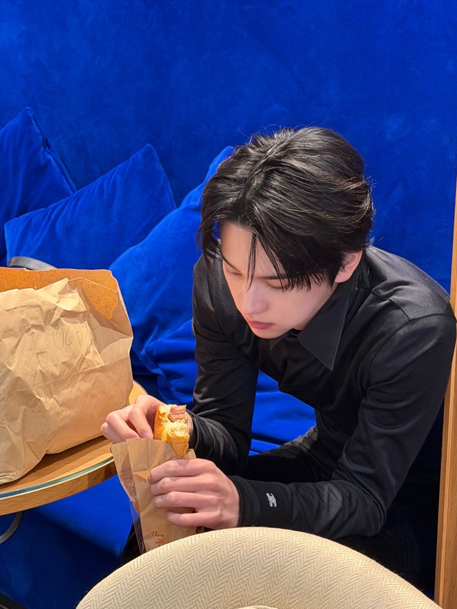 TWS__SHlNYU's tweet photo. 파리에서 서울까지

#SHINYU #신유 #シニュ
#TWS #투어스  #トゥアス #247WithUs https://t.co/bqQGJoJoDM