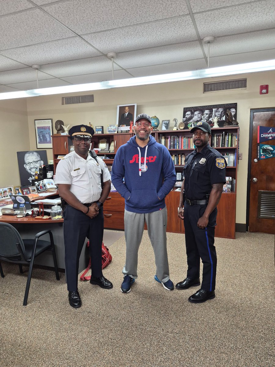 PPD19Dist's tweet photo. Another great meeting today with Rev. Dr. Donald D. Moore, Pastor of Mount Carmel Baptist Church, one of our valued community partners in the 19th District. Strong partnerships and continued collaboration are key to building a safer, stronger community! https://t.co/3ojNWB7kwG