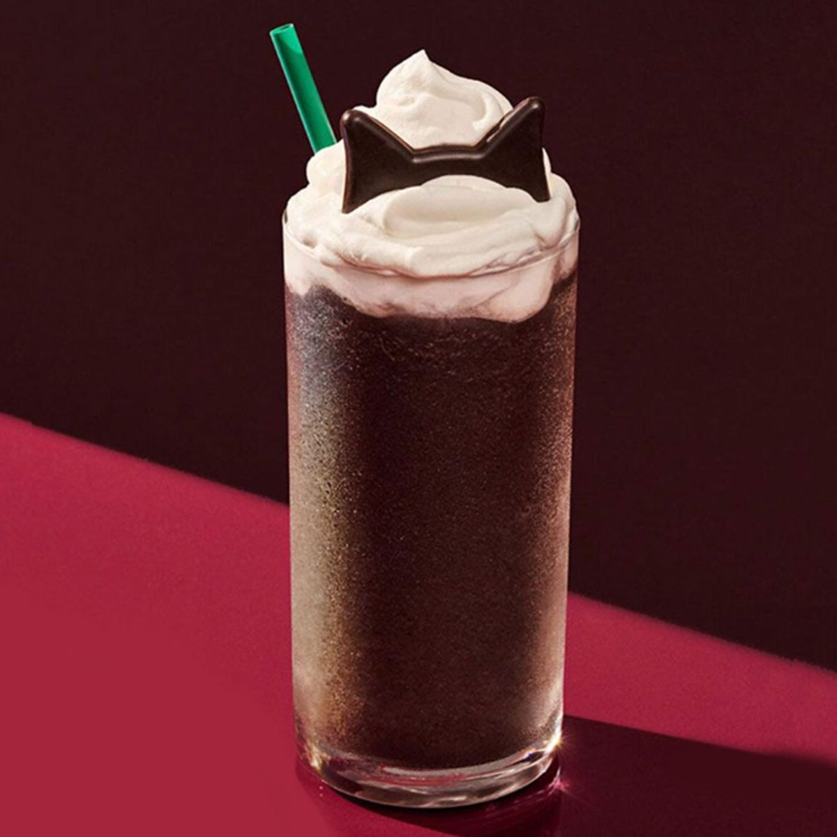 Dexerto's tweet photo. Starbucks is releasing cat-themed Frappuccinos for Halloween

The US gets a chocolate cake flavor, while Japan gets a blackberry yogurt version https://t.co/cxgDFVjFDE