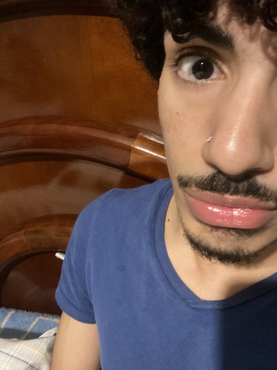 Peppo0000's tweet photo. Dia Internacional da preguiça https://t.co/zfxWCeUc8A