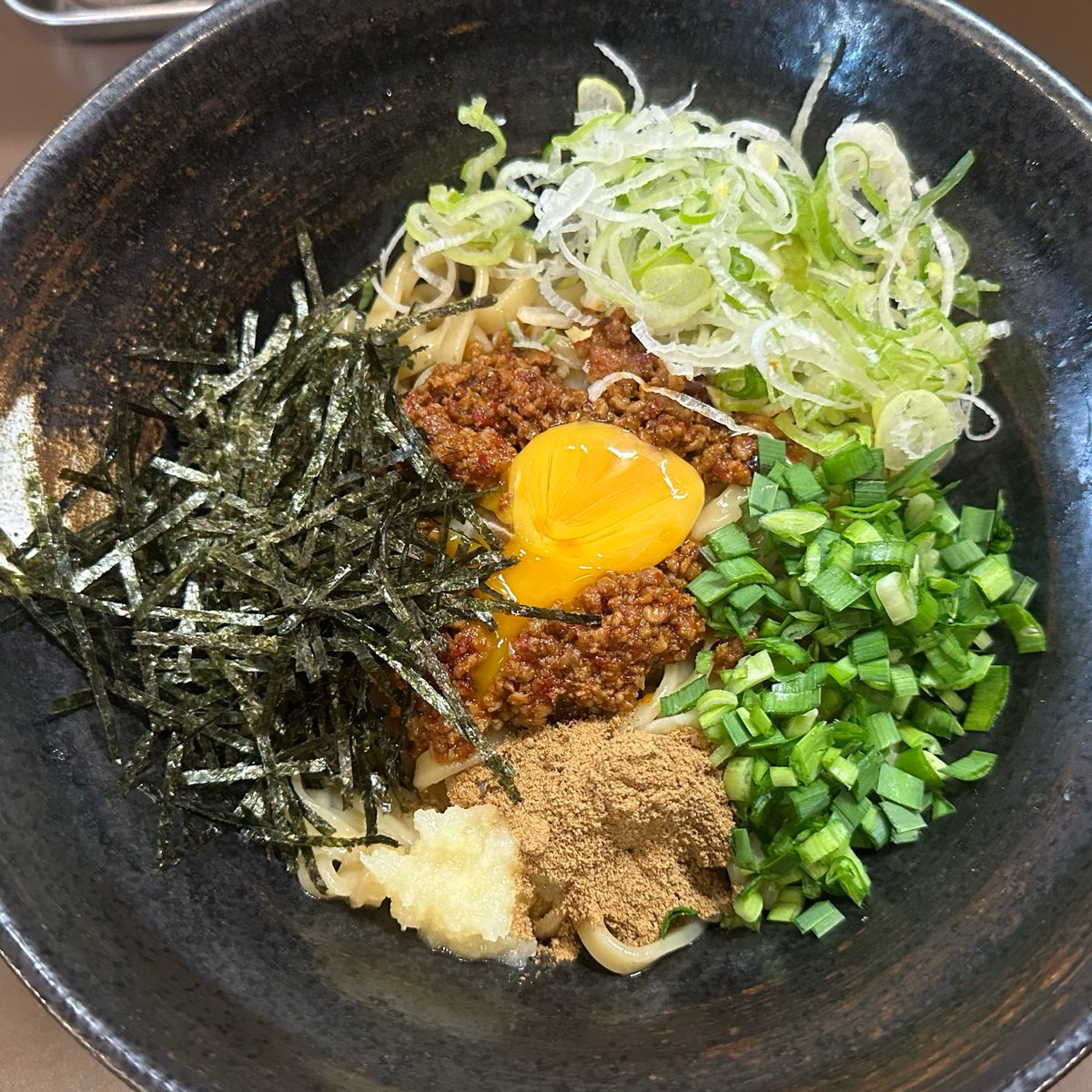 MENSAIBO_NAKANO's tweet photo. こんにちは😃
いいお天気だから、駅から少し足をのばしませんか？🍜
麺彩房中野本店@東京都中野区新井3-6-7  のつけそばは、中野区認定観光資源 認定番号116。
10月3日で創業109周年を迎えた老舗製麺所謹製麺は大盛りまで同料金！
秋の限定台湾まぜそば🌶️もお試しください。
#沼袋　#新井薬師前　#中野 https://t.co/2Gah4xHGNK