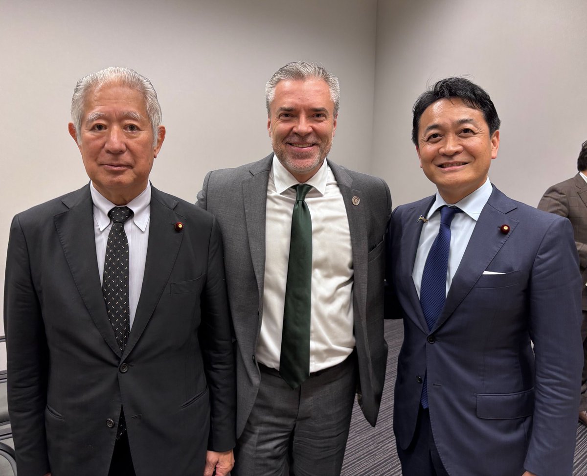 tamakiyuichiro's tweet photo. 昨日、日本・ウクライナ友好議員連盟の総会が開催されました。

私から先月のウクライナ訪問を報告しました。ユーリ・ルトヴィノフ駐日ウクライナ大使からは、与野党議員が相次いで訪れたことに謝意が示されました。

私の直前に訪問された森議長からは、「ウクライナ議会で演説した際に、日本の国会では与野党が対立するが、ウクライナ支援については与野党一致していると言ったので、玉木代表がすぐ訪問してくれて良かった」とのお言葉をいただきました。良かったです。

林芳正会長のもと、継続的なウクライナ支援を確認する決議を取りまとめました。今後も超党派でウクライナ支援に取り組んで参ります。