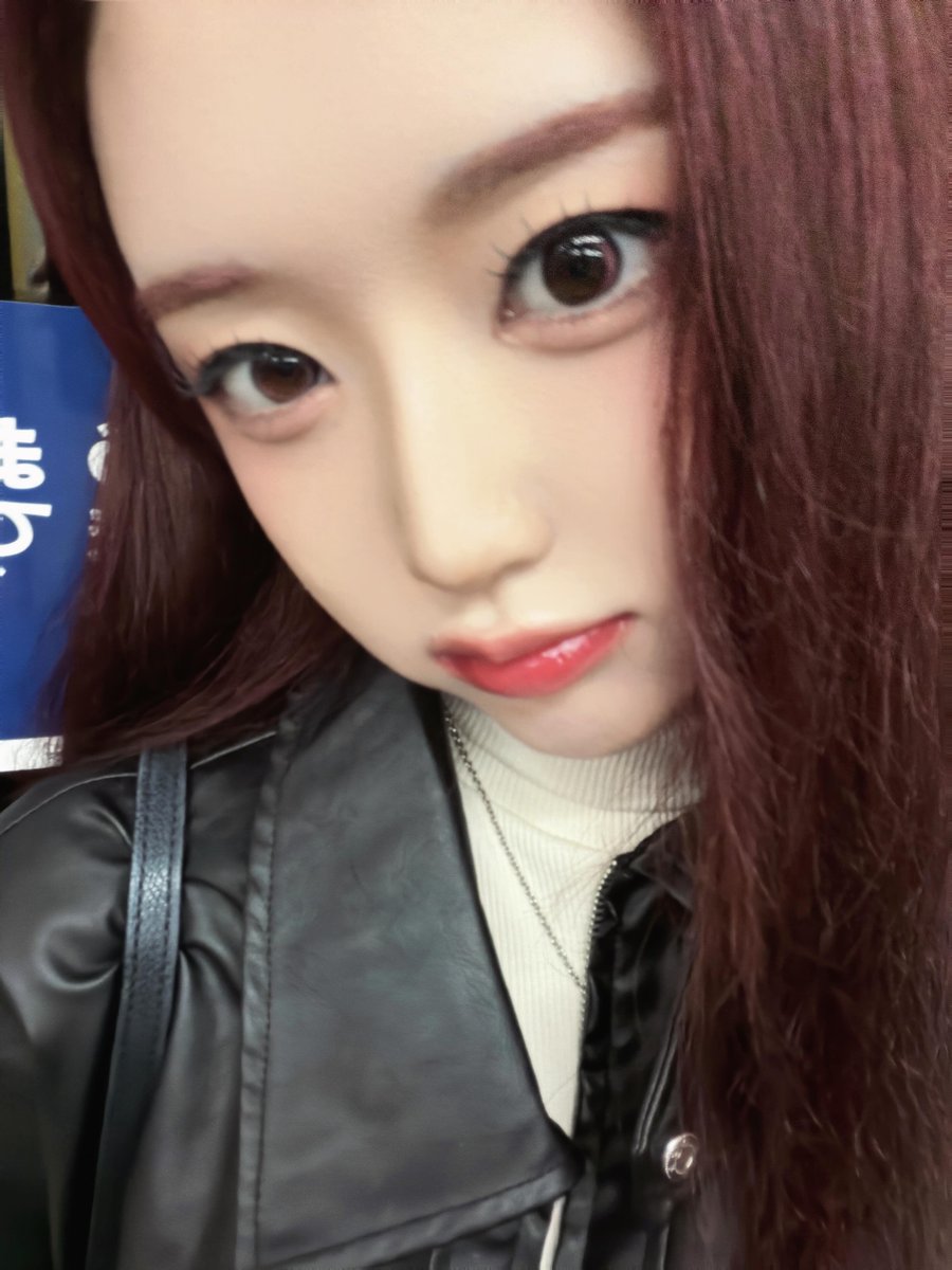 BRASIL_TRIBE's tweet photo. 🐶| Atualização da MiRe em seu Instagram 

"Já é outono 🍂"

#트라이비 #TRI_BE #미레 #MiRe https://t.co/hHa07U207R