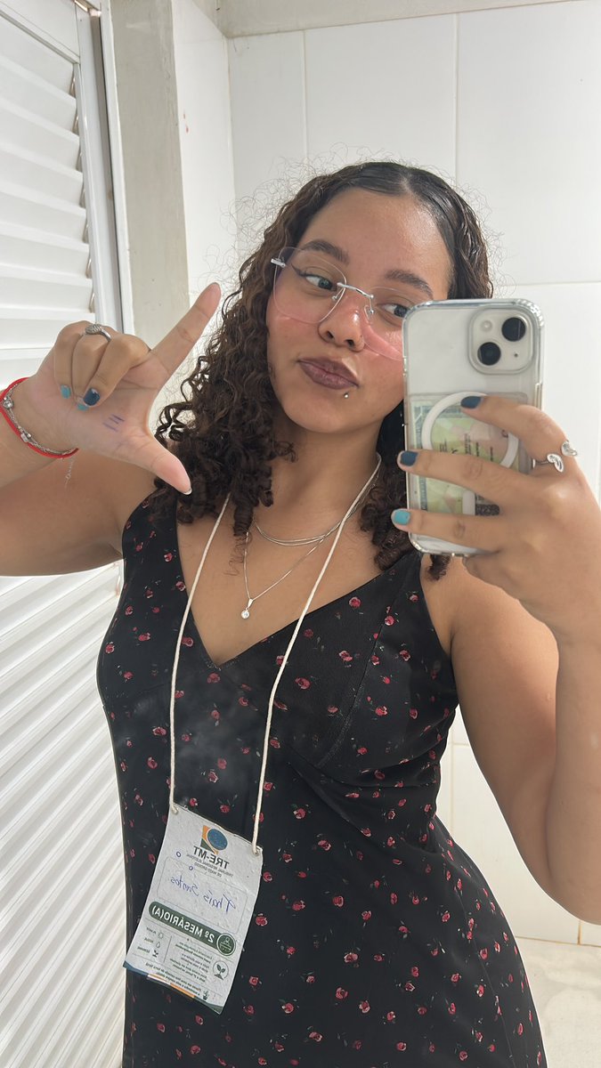 jolynecatgirl's tweet photo. coloque algo aleatório ou terá um outubro horrível https://t.co/vp73mCACS6