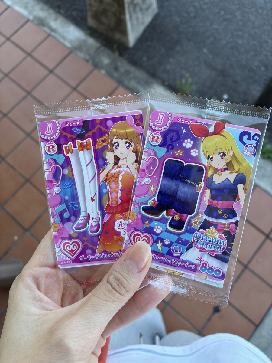 ahk_usasa's tweet photo. セブンイレブン×アイカツキャンペーン、1人2セットまで。なんですけどまさかの1コーデ1セットじゃなくて、1枚のアイカツカードとインデックスシールで1セットらしいので、注意ですー！！！！！！ https://t.co/vazxbTqUD4