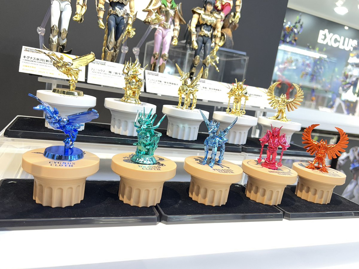 tn_spot_osaka's tweet photo. 【#魂スポット大阪 展示情報】

❤魂ストア限定商品⚡
||◤聖闘士聖衣神話APPENDIX
　　　青銅聖衣オブジェ    ◢||
を #魂スポット大阪 にて先行展示中！

2026年11月発売予定❗️

各オブジェはオリジナルカラーとゴールドカラーの2カラー展開！
それぞれ今回の為にデザインされた星座デザインの台座が付属！✨

🔽商品詳細はこちら
🔗https://t.co/PgRNScDY8A

#聖闘士星矢 #seiya