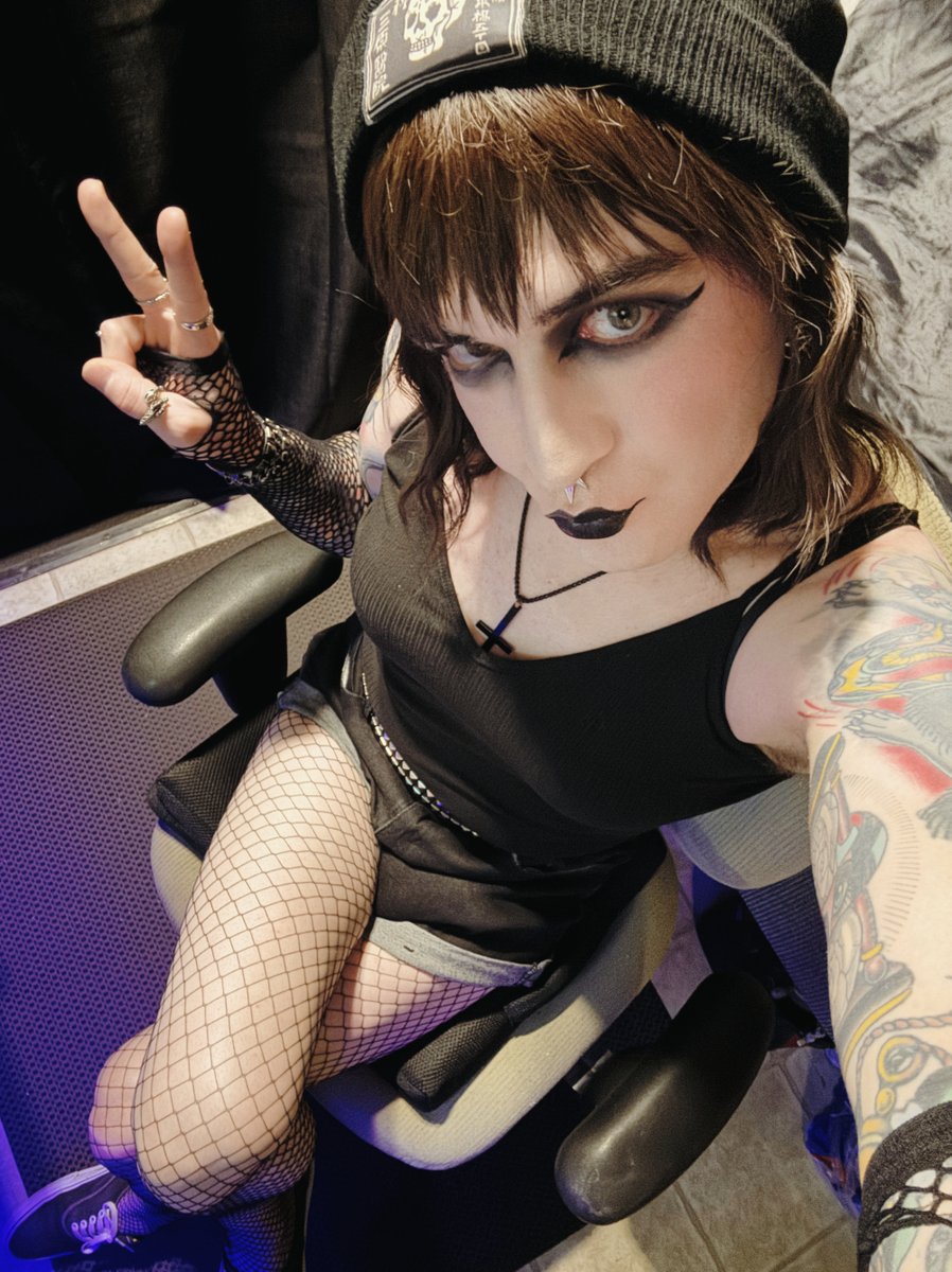 amberxdoll's tweet photo. How do you feel about middle-aged trans-punks? It wasn't a phase, mom.

🔁=🥰💕 
💋https://t.co/HdvRvAkrFK (FREE for following!)  

#trans #transfemme #transgender #tfem #transvestite #sissy #nsfw #transexual https://t.co/vNjl4jBv5P