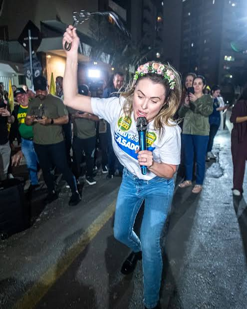 acervoarii's tweet photo. 🚨 A MESSAGE FROM BRAZIL TO THE WORLD

You may have seen Brazil mentioned because our presidential election is heading to a second round. What may look like another election from outside the country is, for many Brazilians, a much deeper discussion about the future of our democracy.

Flávio Bolsonaro, son of former president Jair Bolsonaro, is now running for president of Brazil.

This is not simply about political disagreement. It is about the direction in which Brazil could move if his movement gains control of the presidency alongside a much more conservative Congress.

One example is the debate over workers' rights. Flávio Bolsonaro has opposed the proposal supported by Lula's government to end the 6x1 work schedule and move toward a 5x2 schedule with a 40-hour workweek and no reduction in salary. Instead, Flávio has supported an alternative based on individual agreements over working hours.

There is also the controversy surrounding the so-called “Beach PEC.” Flávio Bolsonaro was the Senate rapporteur of the proposal that would transfer federal maritime lands to states, municipalities and private owners. Under the proposal, private occupants could acquire these areas, changing the current ownership structure. Flávio argues that the proposal would not privatize beaches themselves and has defended it as a way to provide legal certainty and encourage investment. Critics, however, warn that transferring coastal land into private ownership could facilitate large private developments, speculation and restrictions on practical access to parts of the coast.

The controversy became international news after actress Luana Piovani criticized the proposal and its connection to a major beachfront development promoted by Neymar's company and the real-estate developer DUE. Piovani argued that such developments could benefit from changes to the ownership of coastal land. There is no established evidence that Neymar personally supported the PEC or that the proposal was written specifically for his project, and his representatives denied that the development depended on the PEC. But the episode highlighted a legitimate question: who stands to benefit economically when public coastal land can potentially be transferred to private owners?

That question has not disappeared. A new 2026 report featuring Luana Piovani is once again examining the political and economic interests surrounding the proposal and the possibility that changes to coastal land ownership could affect access to Brazil's coastline.

And then there is the political environment surrounding this movement.

In 2026, Brazil has seen political figures associated with the Bolsonaro camp make statements and take positions that have alarmed LGBTQ+ communities and women's rights advocates. A monitoring project documented 13,000 offensive attacks against LGBT+ candidacies on Instagram, with women LGBT+ candidates accounting for 92.7% of the attacks identified and Black LGBT+ candidates being targeted in 83.6% of cases.

One Bolsonaro-aligned politician, Zé Trovão, was reported this year to have suggested physical punishment against LGBTQ+ people during a political debate.

Another example is Júlia Zanatta, a PL politician who was re-elected in Santa Catarina and celebrated her result in the streets carrying a whip. The imagery caused controversy because of its historical associations with violence and slavery.

On women's rights, the situation is particularly concerning. Eduarda Campopiano, a 23-year-old PL politician who was elected as the most-voted state deputy in São Paulo in 2026, has openly described herself as “the greatest enemy of feminists” and has questioned the very existence of femicide. During a televised debate earlier this year, Campopiano said that she did not believe femicide was “something that exists,” while also opposing legislation criminalizing misogyny.

Her position is not an isolated comment. Opposition to feminism has been a central part of her political identity and campaign, and she has publicly aligned herself with figures from the Bolsonaro movement, including Flávio Bolsonaro.

This matters because femicide is not an abstract political concept in Brazil. It is a specific legal category created to recognize murders of women committed for reasons related to their gender. Questioning the existence of the crime itself, while seeking political power in a country facing persistent violence against women, has understandably generated intense debate among women's rights advocates

Brazil's Senate is also changing dramatically.

After the 2026 elections, the PL is expected to become the Senate's largest party, increasing from 15 to 28 senators. That does not mean every s

Flávio Bolsonaro himself has already said that, if elected, he intends to use the new Congress to pursue constitutional changes, arguing that Brazil has given him a Congress “much more to the right.” Constitutional amendments require large majorities in both chambers, so these changes would still depend on alliances and constitutional limits.

And there is another issue that deserves international attention: Meta and political visibility in Brazil.

Political communication in Brazil is increasingly happening on Instagram, X, TikTok and YouTube. And the way social-media platforms determine what people can find and what they are shown is becoming increasingly important to democratic debate.

Brazilian users have recently documented striking differences in Instagram search results for political accounts. In searches for Lula, users have reported difficulty finding his account even when entering almost the complete username, while searches for Bolsonaro-related accounts can prominently surface verified and highly visible political profiles, including Flávio Bolsonaro and Jair Bolsonaro.

These examples do not, by themselves, establish the reason for every individual search result. But they raise a serious question about how Meta's systems are handling political visibility during an election.

At the same time, right-wing politicians have developed enormous audiences and engagement on Brazilian social media. Politicians such as Nikolas Ferreira have become some of the country's most influential political creators online, while figures associated with the Bolsonaro movement regularly dominate political engagement metrics.

Meta has already faced major controversies over political influence and the handling of user data. The Cambridge Analytica scandal, for example, involved Facebook user data being obtained and used by a political consulting firm that worked for Donald Trump's 2016 presidential campaign. More recently, Meta has again faced disputes in Brazil over the removal and restriction of political content during the 2026 election period.

It does mean that claims of unequal political visibility should not simply be dismissed as conspiracy theories either. They deserve transparent investigation, independent auditing and clear explanations from Meta.

When billions of people depend on platforms controlled by private companies to discover political information, the rules governing search, recommendations, moderation and visibility can directly affect public debate.

Brazilian users deserve to know why certain political accounts are difficult to find, why some political content receives vastly greater visibility, and whether the same rules are being applied consistently across the political spectrum.

Why am I telling you all of this?

Because democracy is not only about what happens on election day.

It is about whether workers have rights. Whether beaches remain accessible to everyone. Whether public land can be transferred into private ownership without adequate scrutiny. Whether LGBTQ+ people can participate in public life without intimidation. Whether women can demand protection without their concerns being dismissed. Whether Black Brazilians, minorities and political opponents can participate equally. Whether universities and scientists can work freely. Whether institutions remain independent. And whether political disagreement can exist without becoming hatred.

Brazil is not asking the world to ignore our politics.

We are asking the world to pay attention.

Please look beyond the headlines, investigate what is happening here, listen to Brazilian journalists, researchers, activists and ordinary citizens, and understand what is at stake for the country's democratic institutions.

What happens in Brazil matters far beyond Brazil. 🇧🇷

@TeamAriana @rembeauty @joangrande @FrankieJGrande