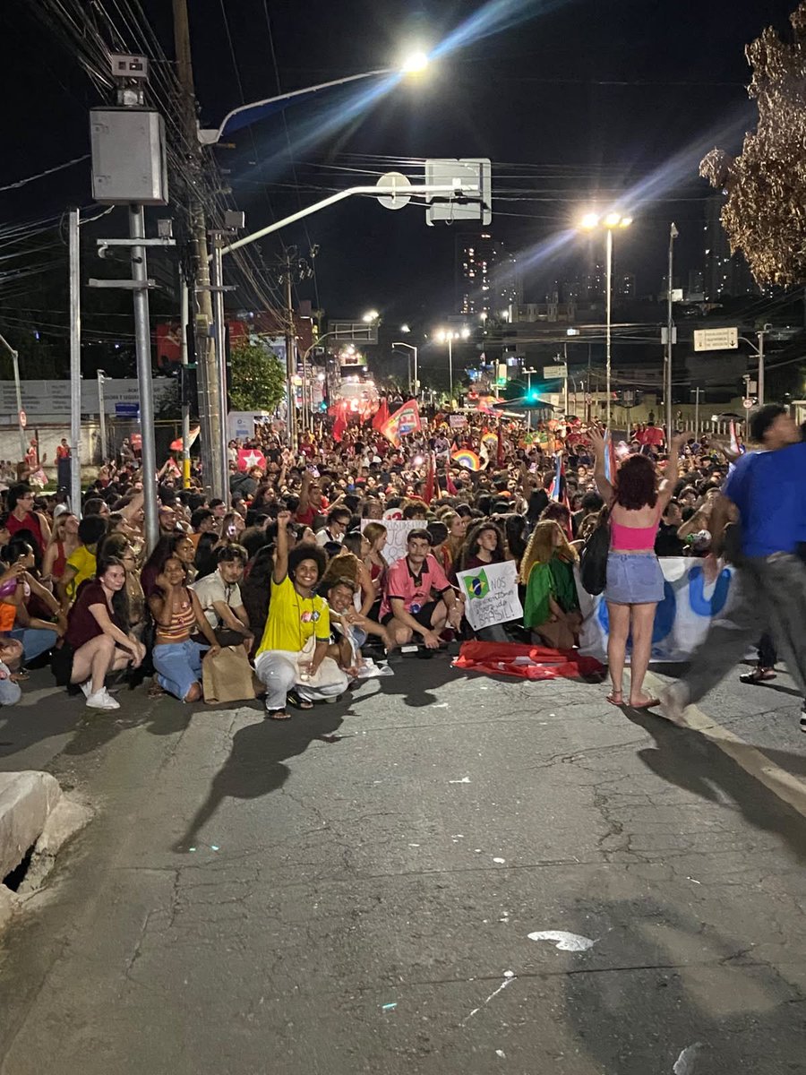 tieta_evy's tweet photo. ei, trabalhador, olha pra cá! eu tô na rua pro seu filho estudar! https://t.co/A4xBITIIFR