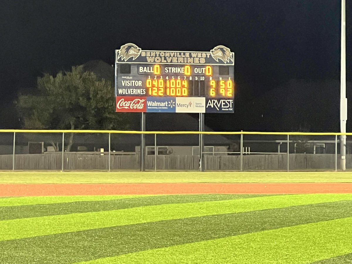 Jeremiah00Jones's tweet photo. Team Gold with a 2 out rally, puts 4 on the board in the top of the 7th, and takes the 1st game of the series tonight 9-6. Game 2 tomorrow night at 5. Let’s go! @BWHS_Wolverines @BWHS_TheDen @BWHSbaseball #WestBaseball https://t.co/iCjxgewa0Q