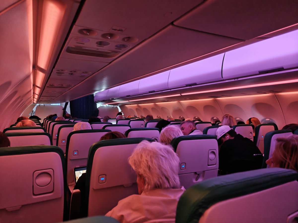 ootb_46's tweet photo. 初めてトランスアビアを利用してアムステルダムに来ました。
2026.10.7
HV6228 AGP-AMS
Airbus A321-251NX PH-YHX https://t.co/ACqJVursjt