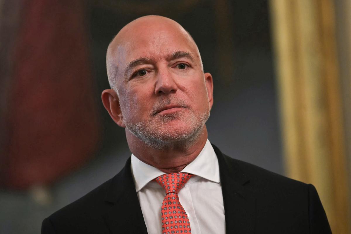 nypost's tweet photo. Jeff Bezos reveals AI vision that could transform the American workweek https://t.co/ypJnAXrRW7 https://t.co/Pi1lNU0tuI