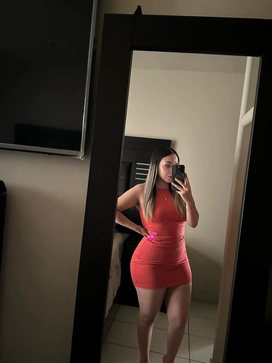 williamw7pc's tweet photo. Madre soltera 2 hijos  meses sin comer verga, andaba como perrita en celo rebotando sus ricas nalgas en mi y comiéndose mis 30 cm de verga, mujer hecha para mi verga me exita como gime putita🥛🐩🍆 https://t.co/z8Al4iJe9t