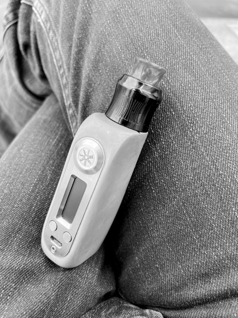 kyriexxx's tweet photo. さてと

#vape https://t.co/hwF48gk5Iu