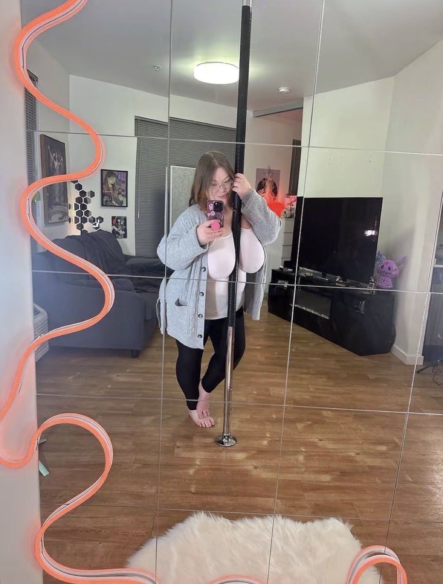 AmberSparkl35's tweet photo. My mom said I'm beautiful. But so far nobody has loved my picture 💞 https://t.co/BM2KcNqjuG
