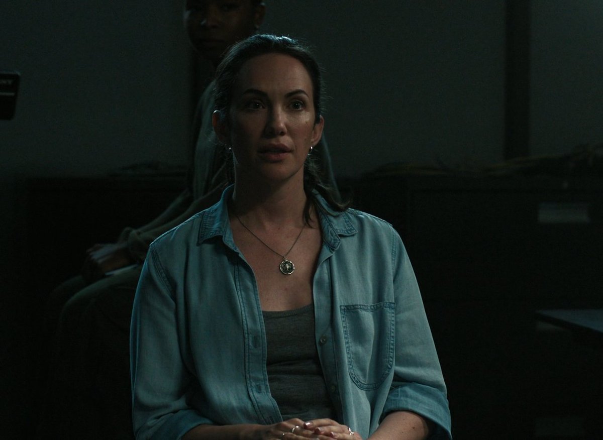 oyemnassxo's tweet photo. Mike Flanagan somehow finds a way to sneak in his wife Kate Siegel into every project. Honestly, every time she appears on screen, I’m happy #Carrie https://t.co/Jyo1Y3lhsq