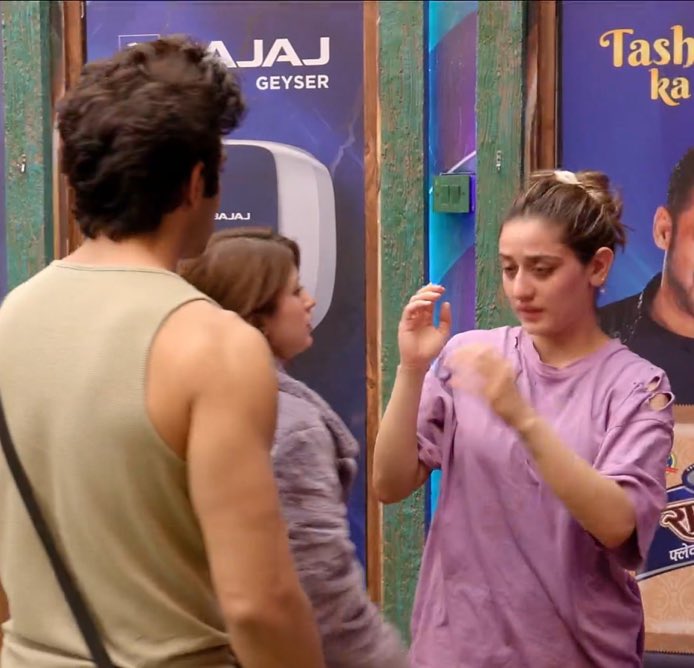 BollywoodPulse's tweet photo. When #UditiSingh comes out of the house and sees her downfall she too will cry again.

#BiggBoss | #BiggBosa20 | #BB20 https://t.co/MJ3CuJuXkb