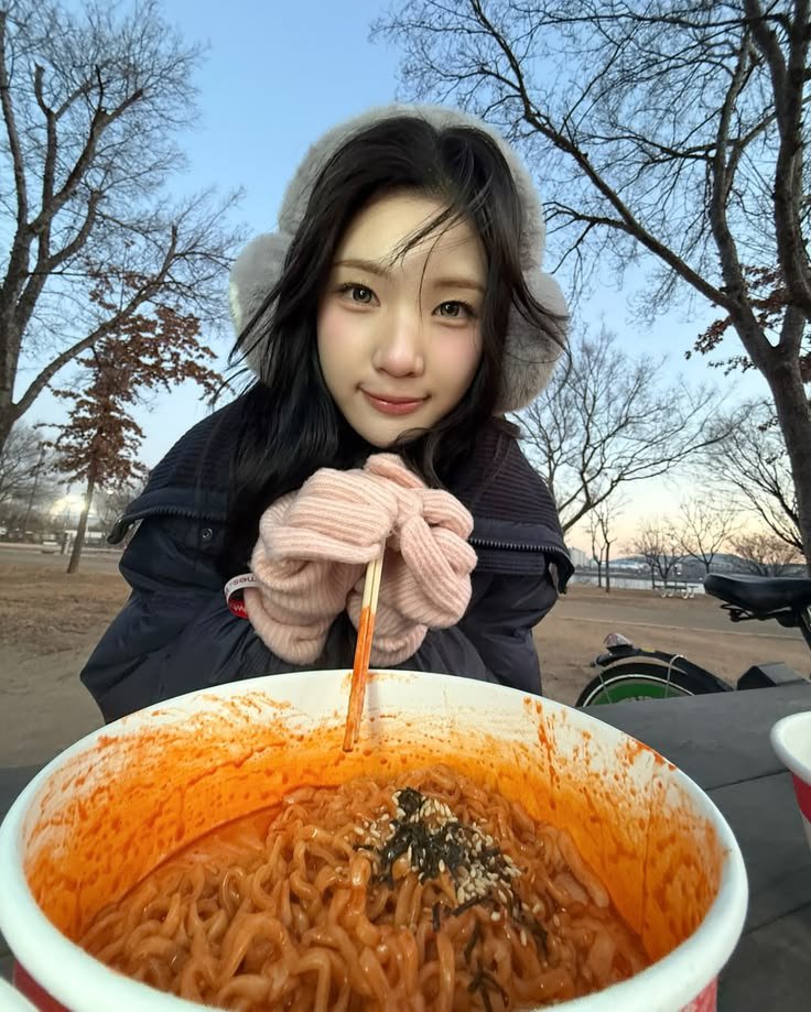 JueunInLove's tweet photo. @JiwonInLove Mam ramyeon, kakak! https://t.co/jlpkyriBL4