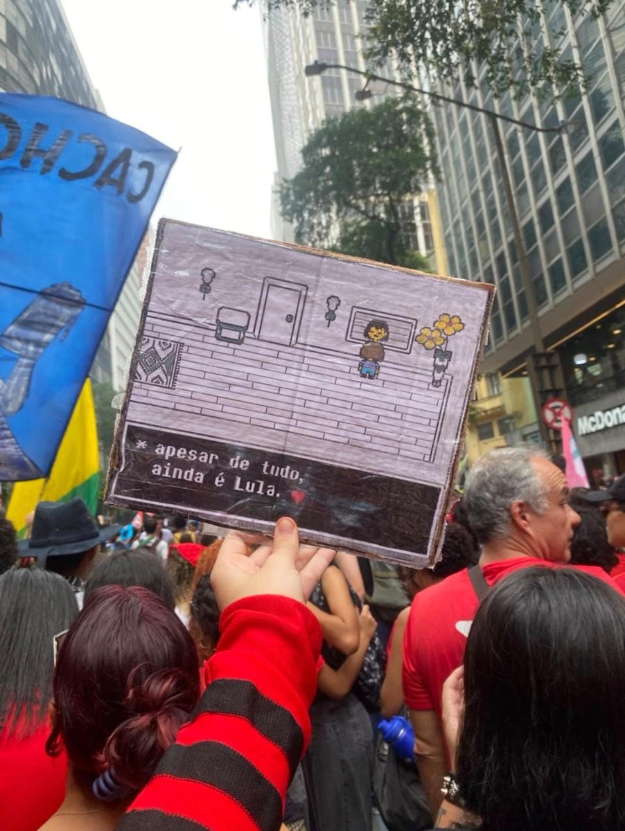 heroidazueira's tweet photo. Acho q tinha uns cara na manifestação aqui só pra fazer merda mano namoral o Que é isso https://t.co/ymzHN1IyAn