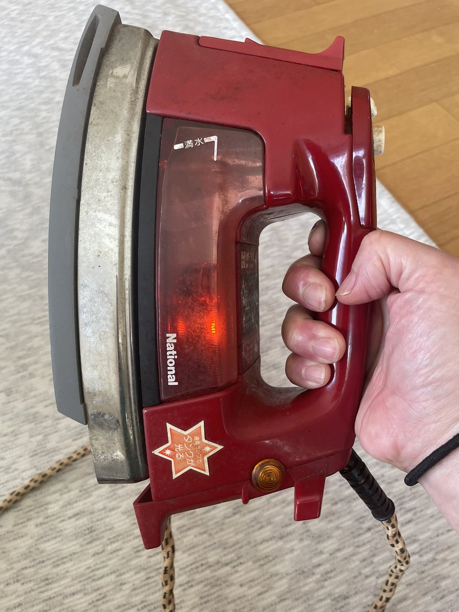 k241225k's tweet photo. 我が家のアイロン
超絶年代物🤣
年に1度使うか使わんかやし
普通に使える👍 https://t.co/YNnWcmgI0B