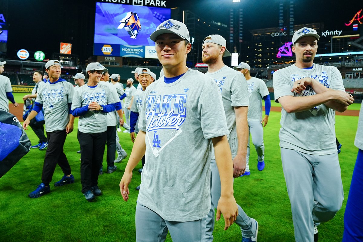 fullcountmlbc2's tweet photo. #山本由伸 投手⚾️

カメラ目線頂きました‼️🥹

第3戦の“英雄”が地区シリーズ突破にこの表情👍

Photo by Yuji Arakawa

#Dodgers #ドジャース #Postseason https://t.co/ChcfHk83Bx
