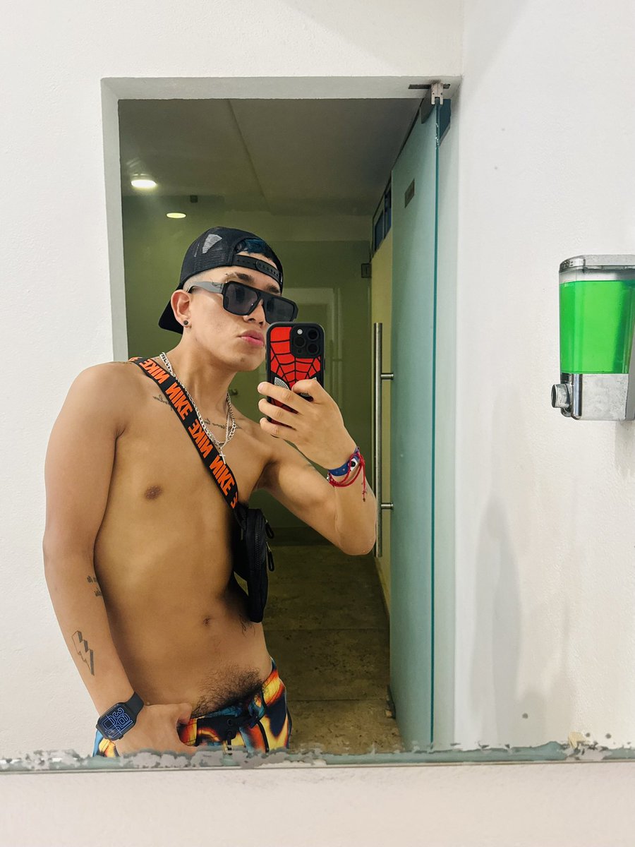 angelley2024's tweet photo. La verga/La cara 🔥🍆🔥🍆🔥 https://t.co/GMkmjxTMNw