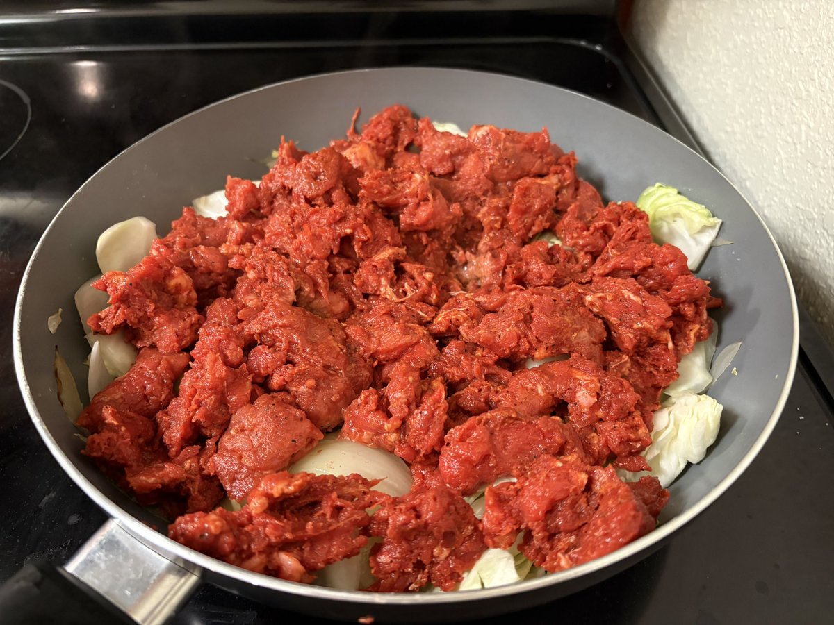 okahiro0_0's tweet photo. Al pastor味付き肉を魔改造してご飯のお供にしました(思ったより甘い味付けで軌道修正が難しかったです。赤ワインがなんとかしてくれました) https://t.co/ghFVrQEB8J