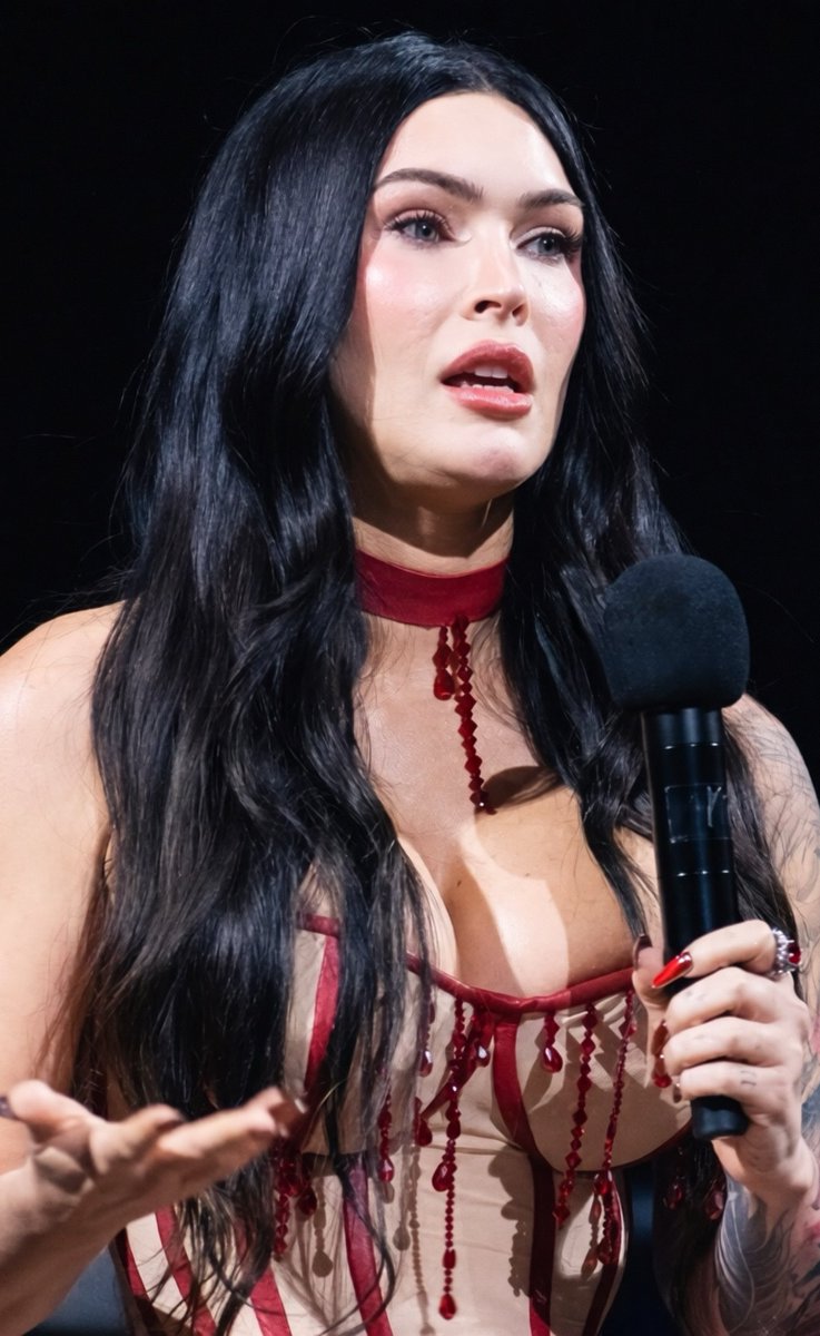 musescrave's tweet photo. seven months postpartum btw and they’re calling this “ruined” https://t.co/7wvMKvYbTz
