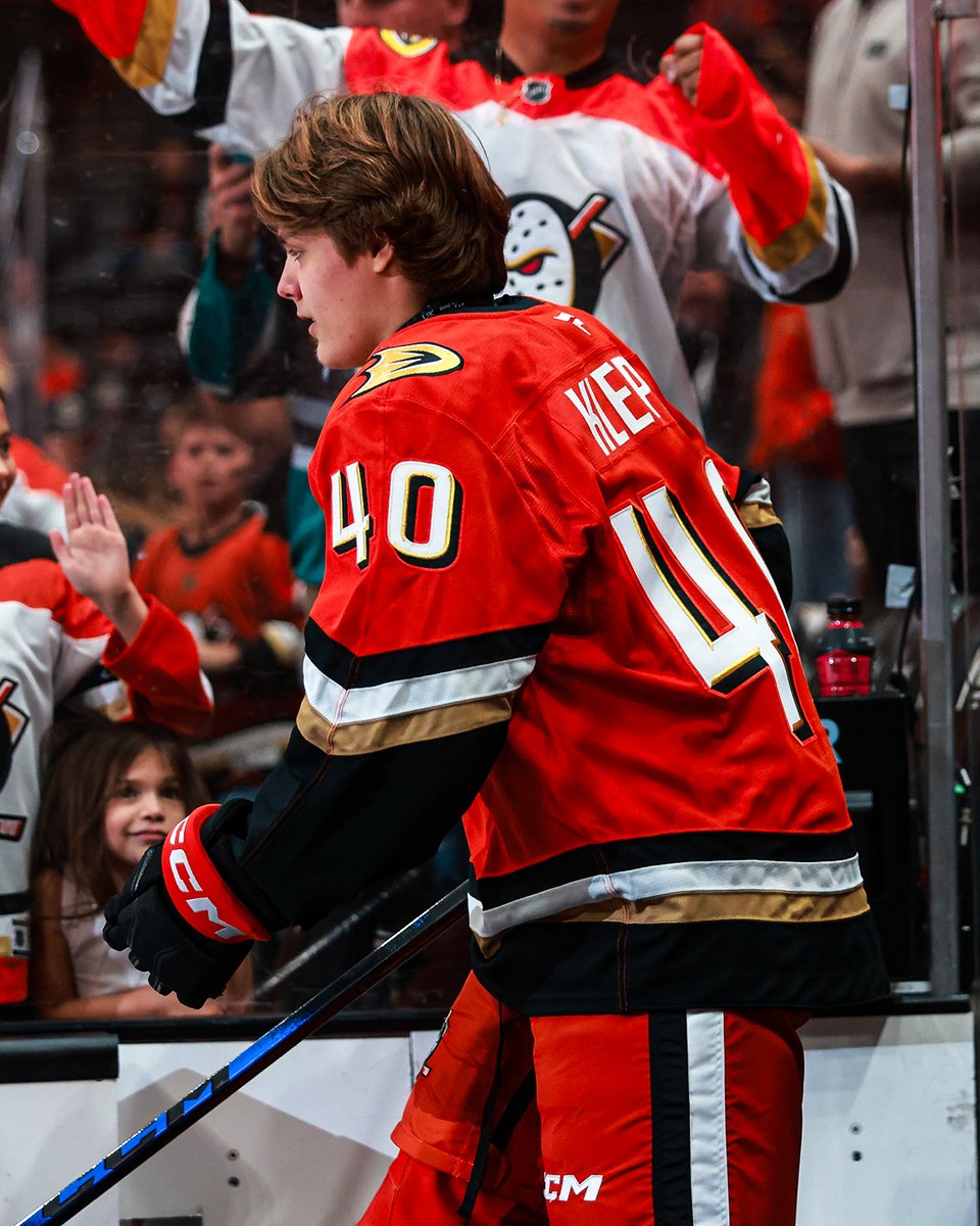 The youngest player to ever play for the @​AnaheimDucks (18 years, 102 days): Nikita Klepov 🦆 
 [📷](https://pbs.twimg.com/media/HUEuv8sbgAAstPB.jpg) [📷](http