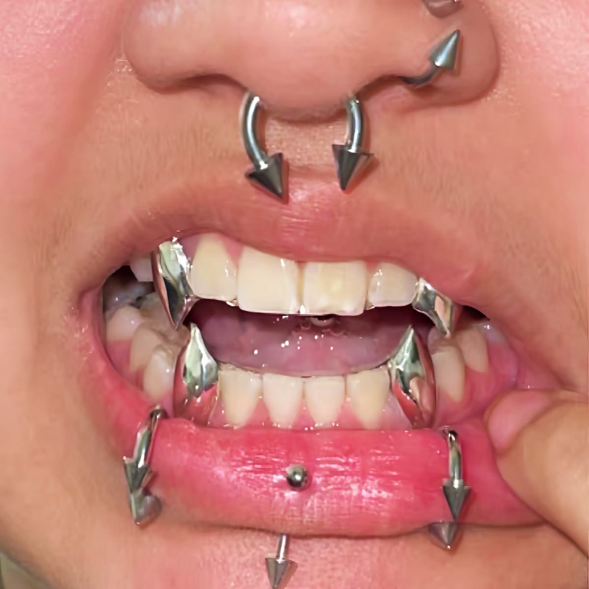 hantbon's tweet photo. how pinterest sees me 🤔🤔🤔

piercing 
icon
accessory
style

??????? i guess?????????? https://t.co/4ktsy6uSCU