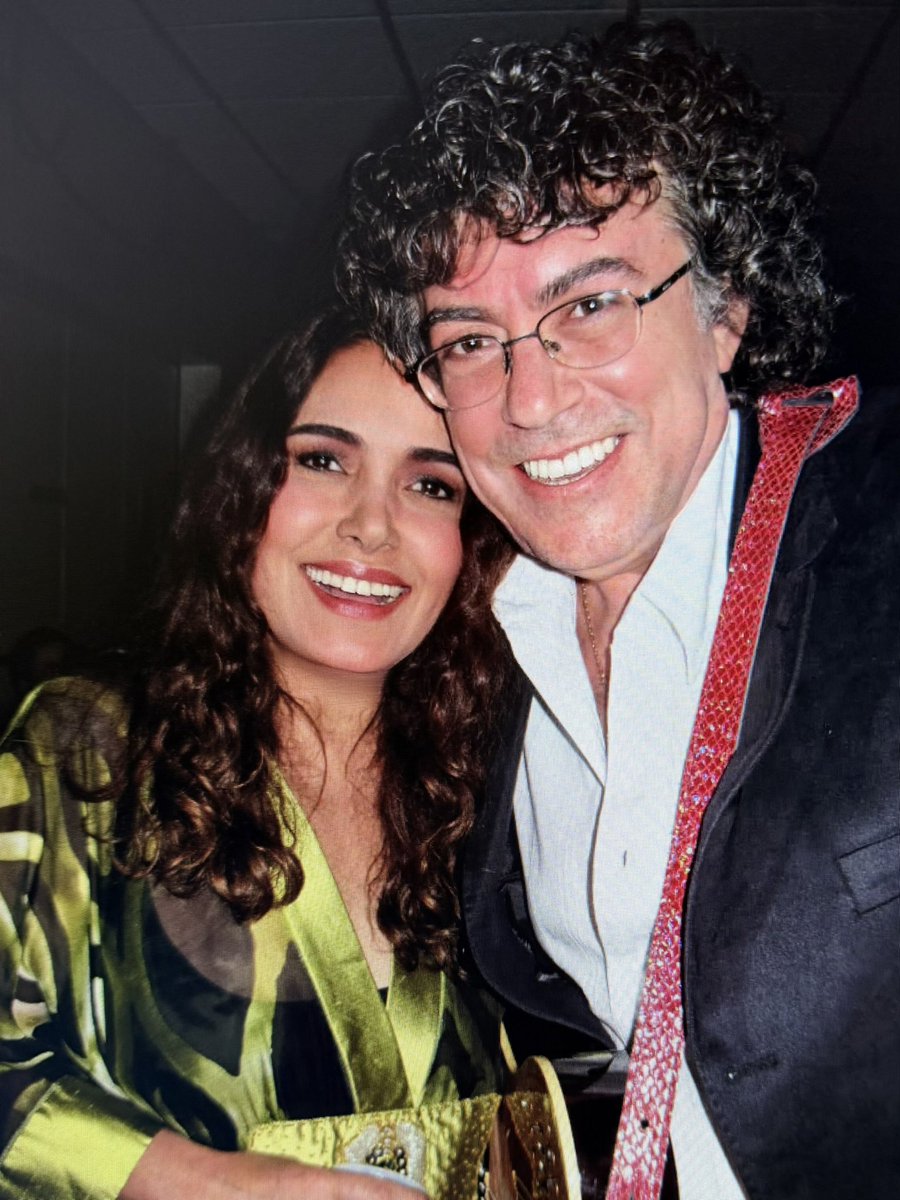 tanialibertad01's tweet photo. PIERO, mi querido PIERO, te nos adelantaste querido amigo. Te recordaremos con el cariño y la admiración de siempre. Vuela alto y buen viaje 🙏🥰🧡💐@PieroCantautor https://t.co/j0tuiPMxJH