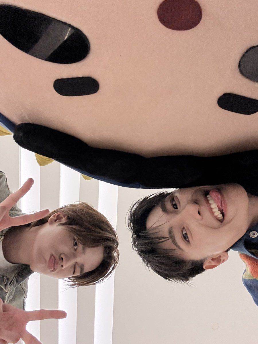 flieder_H's tweet photo. 쭈맠모 셋이 다같이 만나는 건 콘서트 이후로 처음 아닌가❔️❔️ https://t.co/AW2tonnwZI