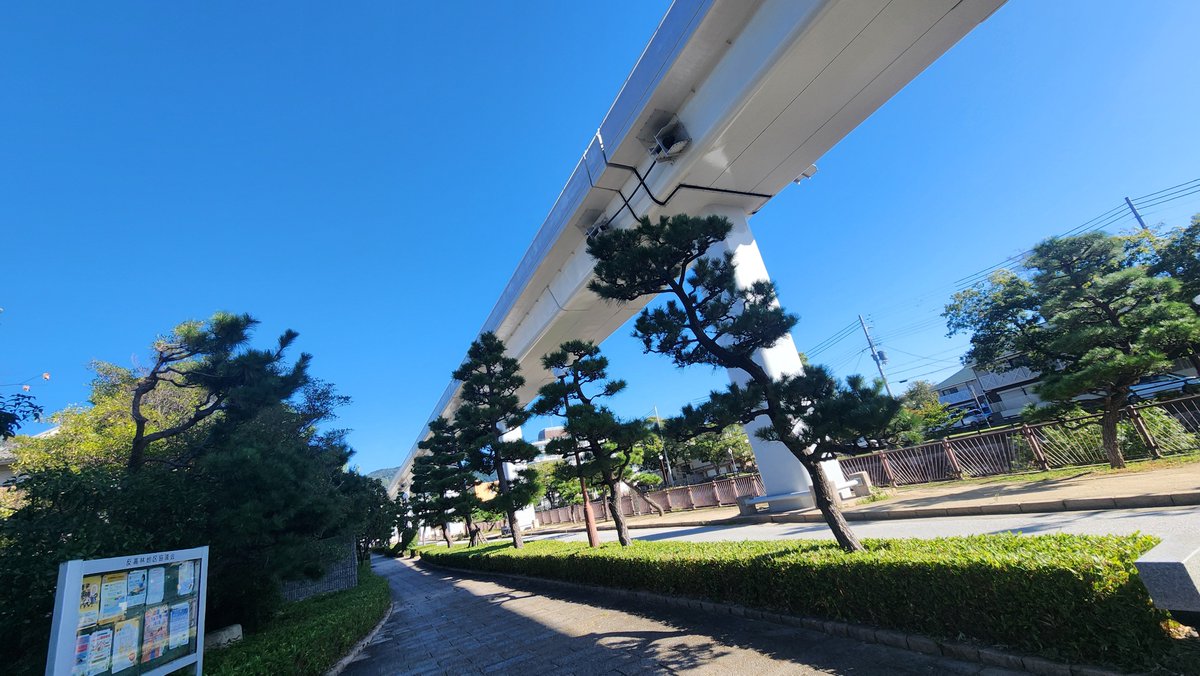 mikipoko11's tweet photo. こんな秋晴れの
ブルースカイの日は
この曲を口ずさんで一緒にトブ🪽
露天風呂で空見ながら
改めて作詞家としての才能に震える
#空の青と本当の気持ち
#ライブバージョン
#THEYELLOWMONKEY 
#LOVIN
https://t.co/Y1yhHKJMRb
#カンレキエネジー溢れる吉井和哉の誕生日だもんday60歳一杯褒めろッ https://t.co/QyaRV4a5C2