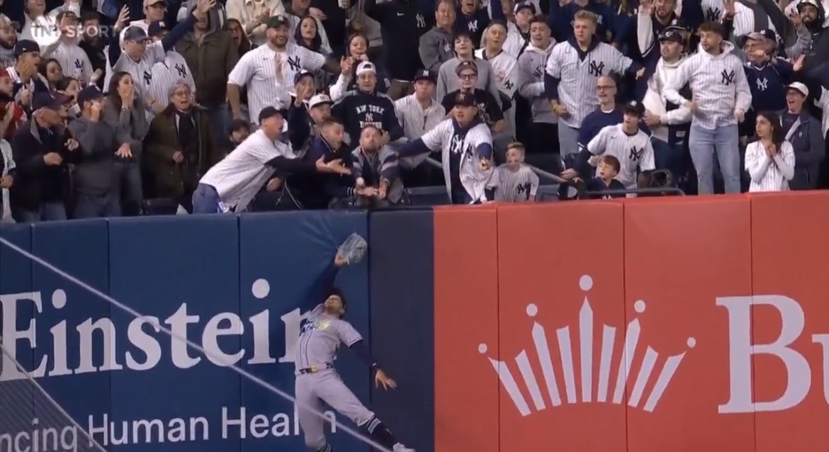 DerangedSabres1's tweet photo. Off night from the Sabres so kick it to my yanks. THIS FAN IN LEFT FIELD IS A FUCKING TERRORIST ALL 3 REACHING SHOUKD BE ON A GOVERNMENT WATCH LIST ARE WE FUCKING SERIOUS YOU DUMB GUIDO #yankees https://t.co/Ksvk4d7Qdz