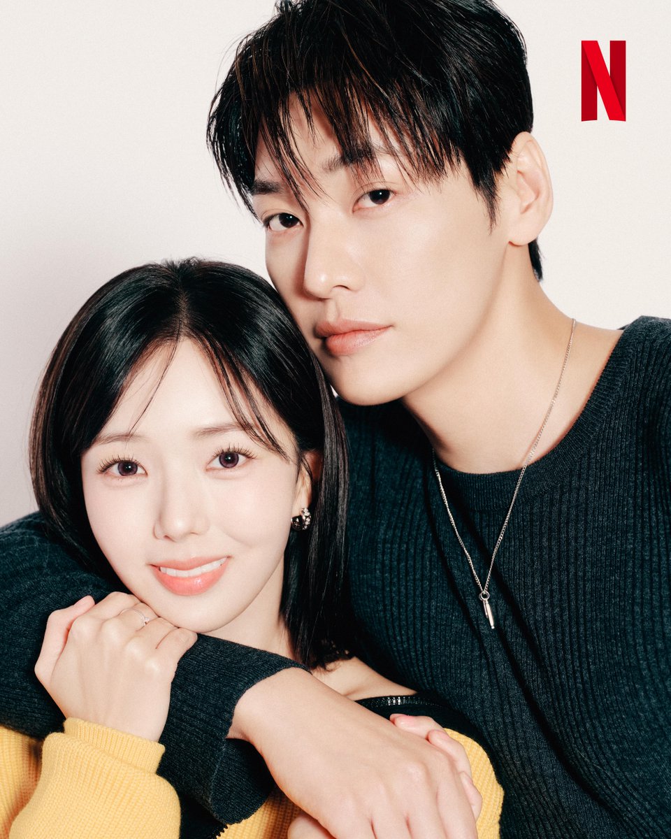 NetflixKR's tweet photo. 보조배터리 왜 쓰냐 이 커플 보면 되는데 ⚡️🔋

닿으면 충전, 떨어지면 방전되는 설렘 급속 충전 로코 <나를 충전해줘>, 내일 오후 5시 공개. 오직 넷플릭스에서. https://t.co/wSvr5YxWHD