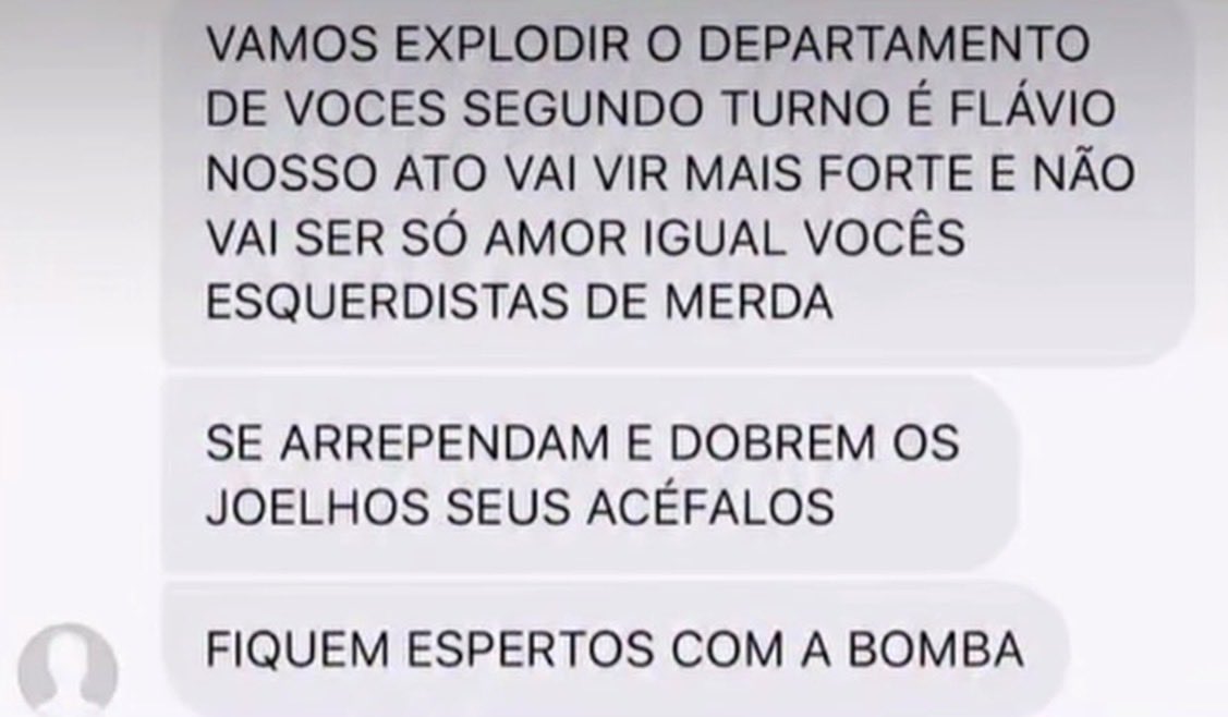 dimasgadelha13's tweet photo. 🚨 GRAVE! Após manifestações de estudantes contra Flávio Bolsonaro em Recife, um incêndio atinge a UFPE. Ao mesmo tempo, circulam prints de mensagens com ameaças atribuídas a bolsonaristas. https://t.co/ch29EYeF8g