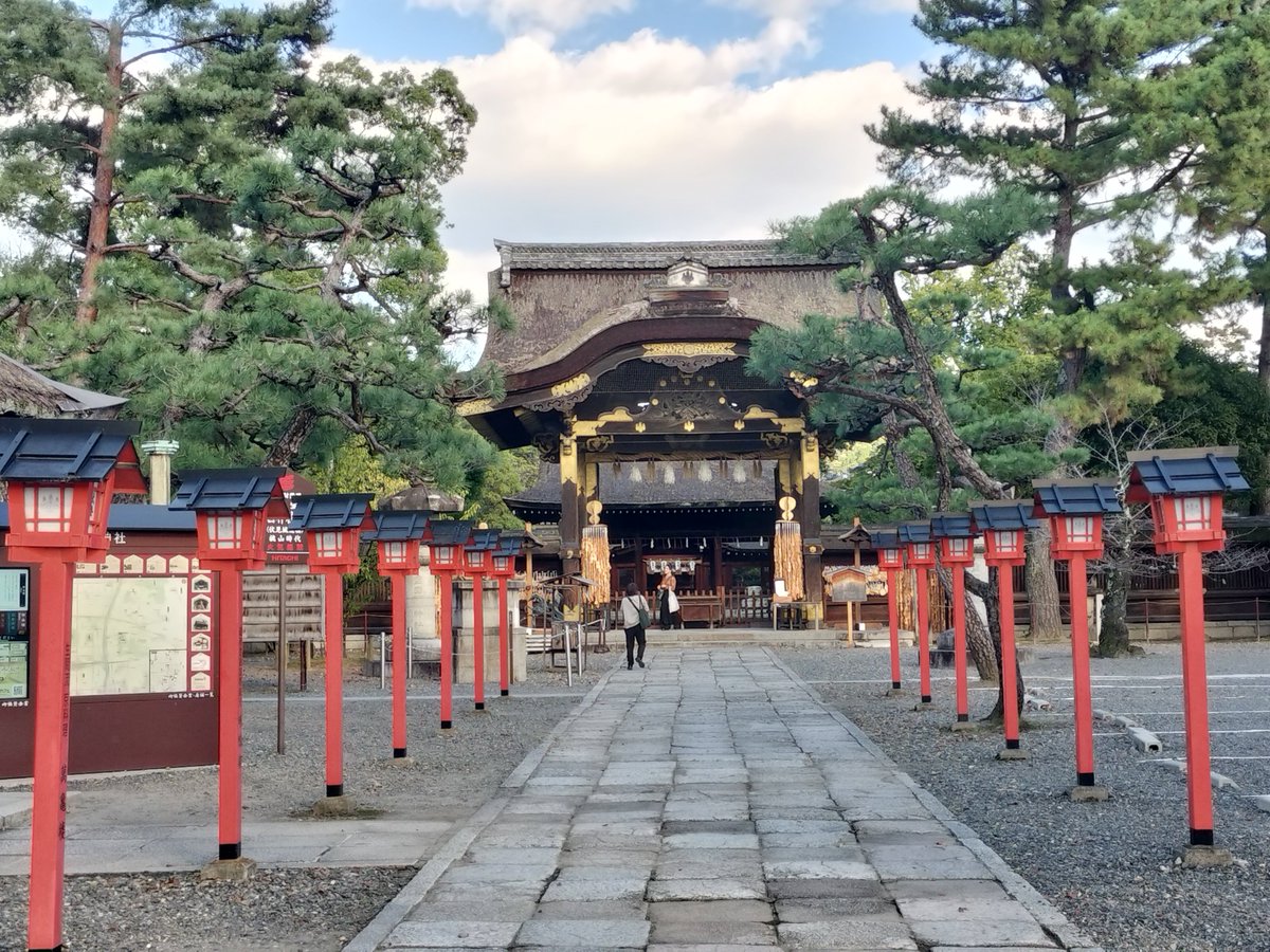 Barbaross1189's tweet photo. 夕方まで少し時間があったので今年の大河ドラマの準主役・太閤殿下を祀る豊国神社を臨時に第五チェックポイントに。
隣の方広寺の梵鐘は既に観ているので良いとして、確かめたかったのは損耗が著しい宝物殿のこと。

大河景気もあるので梃入れがされているかも知れない…。

#2026おっさん歴史紀行 https://t.co/hBz98qLhij