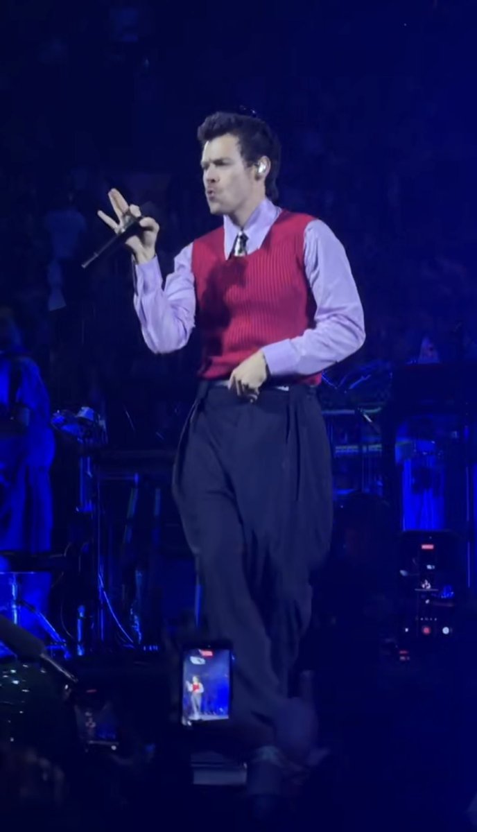 whoiammendes's tweet photo. Harryween came early this year? #crazysteve https://t.co/ieLOZ7YfKk