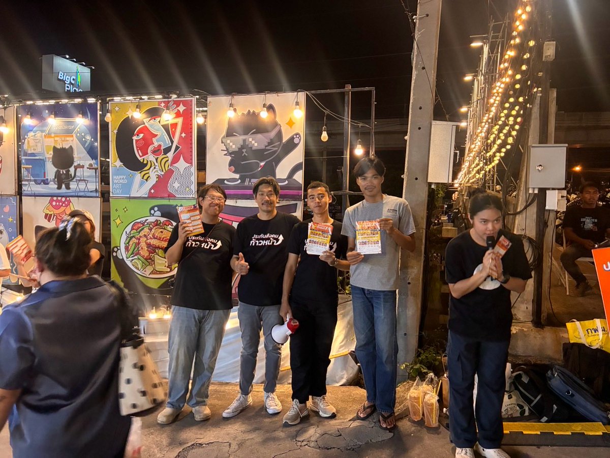 progressivesso's tweet photo. 🚩 #ประกันสังคมก้าวหน้า สื่อสารนโยบาย ชวนคนทำงาน แบล็คมาร์เก็ต สมุทรปราการ ใช้สิทธิ์ #เลือกตั้งประกันสังคม เพื่อปฏิรูปประกันสังคม

อาทิตย์ที่ 11 ตุลาคม เวลา 8.00-16.00น. นี้

เลือกทีมประกันสังคมก้าวหน้า

🗳️ ผู้ประกันตน เขียนเบอร์ 41,42,43,44,38,46,47

🗳️ นายจ้าง เขียนเบอร์ 62,63,64,65,66,67,68