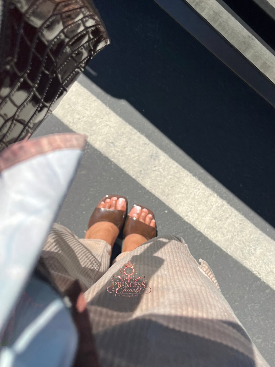 PrincessChinobi's tweet photo. Even the earth gets the privilege of being beneath my feet. ♡

Leaving pretty little impressions wherever I go. Some are harder to forget than others.

Imagine being so lucky. 🕯️

#FeetPics #PrettyFeet #FootModel #PrincessTreatment #GoddessEnergy https://t.co/MaYl0zXpWC