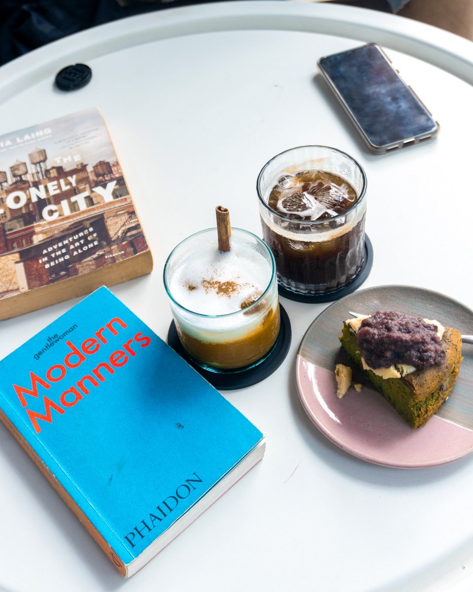 meicaptures's tweet photo. two people, one camera, one slow afternoon at Melek Huruf 📸📚 with glass reflections, golden light, and good books 🤎

in frame: @meisyapuspita &amp; @mrizkynoor 

#meicaptures #melekhuruf #photography #momentarypleasure https://t.co/EdIPEjS0Fx