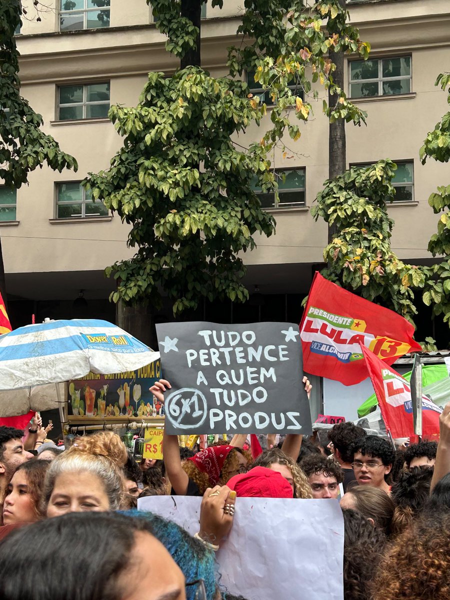 isasleao's tweet photo. que a juventude sempre tenha coragem de lutar pelos seus direito, ir à rua e fazer barulho. manifestar é ato de resistência e nosso dever como cidadão e ser político https://t.co/DZ2cP6gZK1