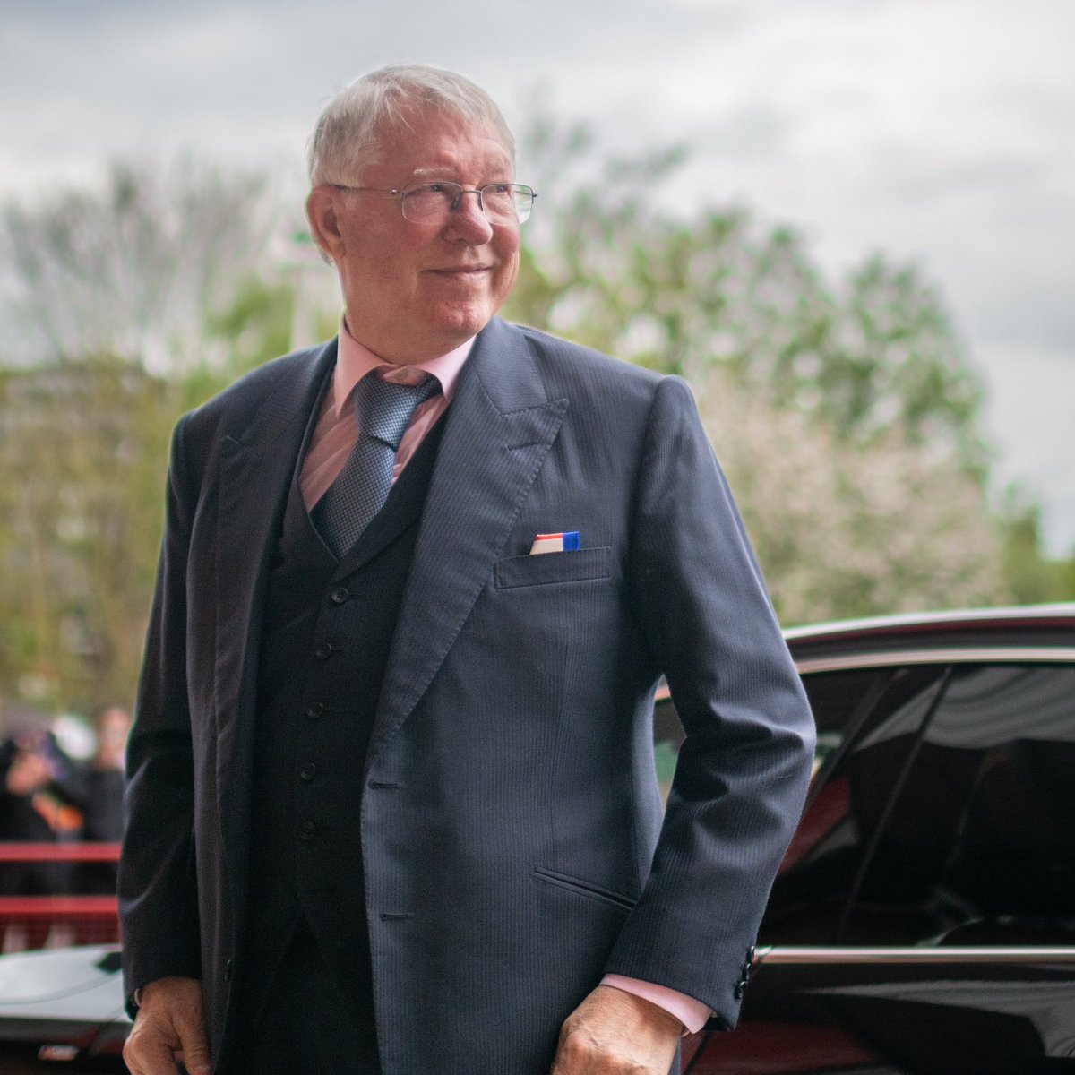 UtdDistrict's tweet photo. 🚨🎙️ | Sir Alex Ferguson on his brain haemorrhage in 2018:

"My world came perilously close to ending. On the day they operated on me at Salford Royal, four other patients also had surgery for the same complaint. Only two of us lived to tell the tale.

"The fact that less than half of us were still alive at the end of that day shows how many factors have to click into place for the ending to be a happy one.

"I survived, not because I received special treatment, but due to a series of fortunate events: I had quick-witted family members around me; well-informed advice was readily available; the paramedics knew exactly what to do; I received a timely pair of scans; the doctors operated as soon as they could; and I received wonderful care during my recovery.

"My heart goes out to the families of those who weren't as fortunate as me that day. I'm lucky I'm still here." ❤️
